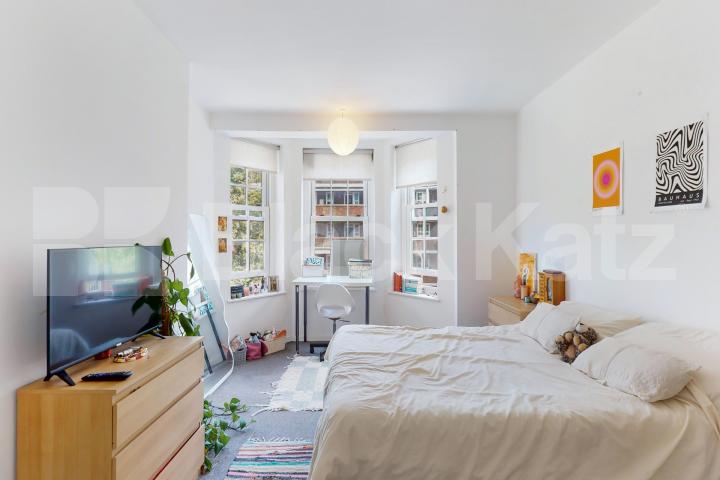 1230 Sq.ft. Four bedroomed apartment moments from Vauxhall Station.  Glasshouse Walk, Vauxhall SE11